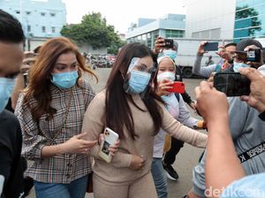 Ayu Ting Ting Bungkam Ditanya soal Calon Suami