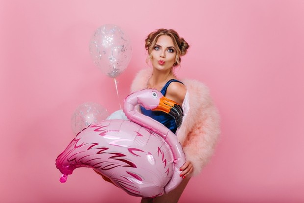 Kegembiraan tiap orang berbeda-beda maka dari itu segera temukan cara untuk tetap bahagia.