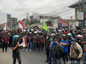 Buruh Cimahi: UU Omnibus Law Membunuh Kami Secara Perlahan