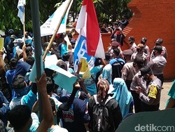 Demo Tolak Omnibus Law di Cirebon Rusuh, 112 Demonstran Ditangkap