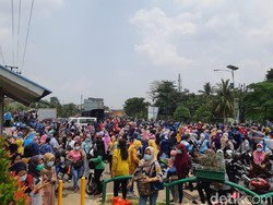 Aksi Buruh Tolak Omnibus Law, Akses Serang-Jakarta Kembali Ditutup