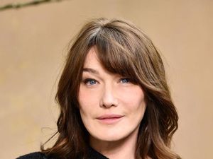 Supermodel & Mantan Ibu Negara Prancis Ditangkap Terkait Kasus Korupsi Suami Supermodel & Mantan Ibu Negara Prancis Ditangkap Terkait Kasus Korupsi Suami