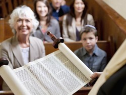 Peneliti Kaji Apakah Bernyanyi di Ibadah Tingkatkan Potensi Penularan Corona