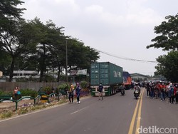Demo Buruh Tolak Omnibus Law Bubar, Jalan Serang-Jakarta Kembali Dibuka