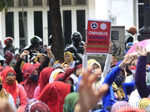 Disnakertrans Jabar Sarankan Buruh Ajukan Judicial Review Ketimbang Demo Disnakertrans Jabar Sarankan Buruh Ajukan Judicial Review Ketimbang Demo