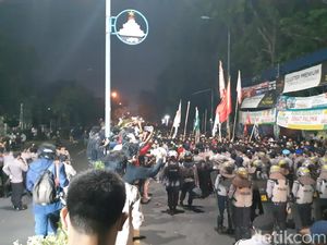 14 Orang Diamankan di Aksi Ricuh Mahasiwa Serang Tolak Omnibus Law