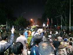 Video Demo Omnibus Law di Serang Juga Rusuh, Perwira Polisi Terluka