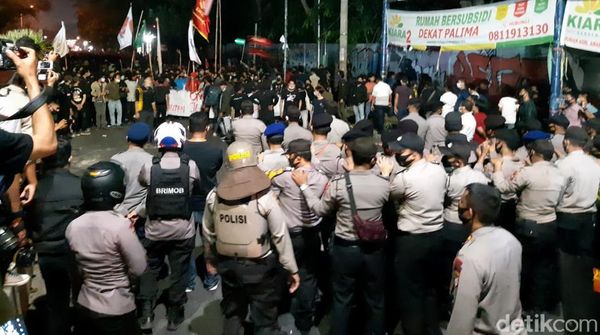 Demo Omnibus Law di Serang Berujung Ricuh