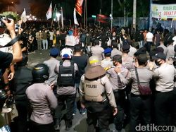 Demo Omnibus Law di Serang Berujung Ricuh