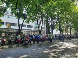 Pekerja Pabrik di SIER Surabaya Tolak Omnibus Law