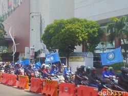 Dari KBS, Ratusan Buruh ke DPRD Jatim untuk Demo Tolak Omnibus Law