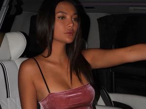 Kulit Eksotis Erika Carlina