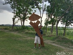 Hari Batik, Kudus Terbangkan Layang-layang Batik