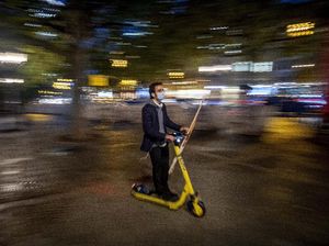 Skuter dan Moped Listrik Boleh Melintas di Jalanan Umum Prancis, Bagaimana di Indonesia? Skuter dan Moped Listrik Boleh Melintas di Jalanan Umum Prancis, Bagaimana di Indonesia?