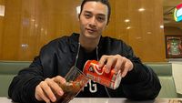 Jadi Psikopat di Flower of Evil, Ini Gaya Santai Kim Ji Hoon Saat Ngopi
