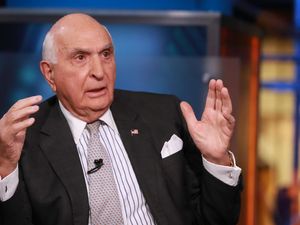 Berharta Rp 68 T, Kakek Ini Pernah Jadi Loper Koran hingga Caddy Golf