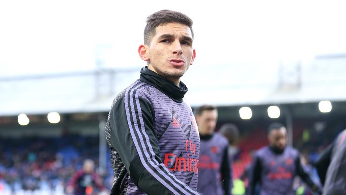 LONDON, ENGLAND - JANUARY 11: Lucas Torreira of Arsenal warms up prior to  the Premier League match between Crystal Palace and Arsenal FC at Selhurst Park on January 11, 2020 in London, United Kingdom. (Photo by Alex Pantling/Getty Images)