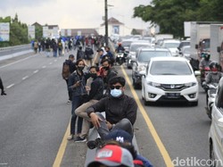 Video Flyover Pasupati Diduduki Massa Tolak UU Ciptaker, Arus Lalin Lumpuh