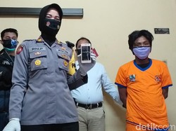 Intip dan Rekam Penjaga Warkop Mandi, Pengamen Ini Dibui