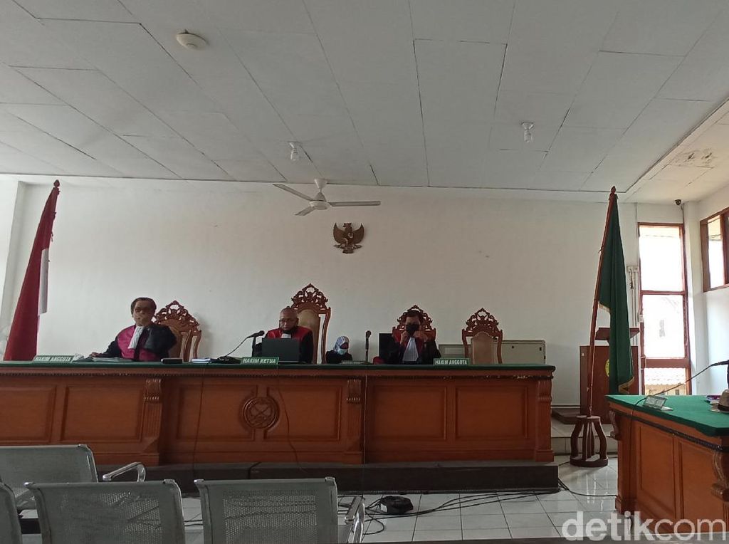 Bacakan Pleidoi, Raden Rangga Sunda Empire Ngaku Mendapat Bully-Caci Maki Bacakan Pleidoi, Raden Rangga Sunda Empire Ngaku Mendapat Bully-Caci Maki
