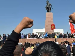 Mantan Presiden Kyrgyzstan Dibebaskan dari Penjara oleh Demonstran