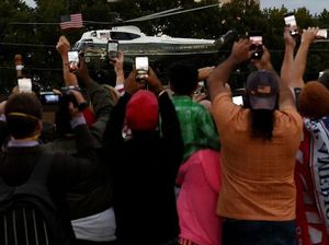 Puja-puji Pendukung Usai Trump Kalahkan Corona