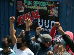 Buruh Pabrik Keramik di Cileungsi Tolak Omnibus Law