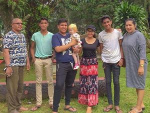 Anak NTT Tapi Berwajah Bule Ini Viral karena Beda Banget Sama Kakaknya