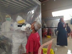 Ratusan Warga Pacitan Karantina Mandiri Akhirnya Diswab Massal