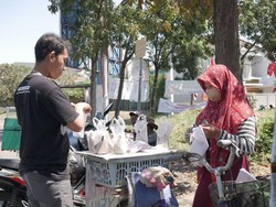 Salut! Remaja Ini Rela Keliling Naik Sepeda Jualan Nasi Bungkus