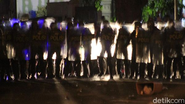 Melihat Lagi Demo Tolak Omnibus Law UU Cipta Kerja yang Berakhir Ricuh