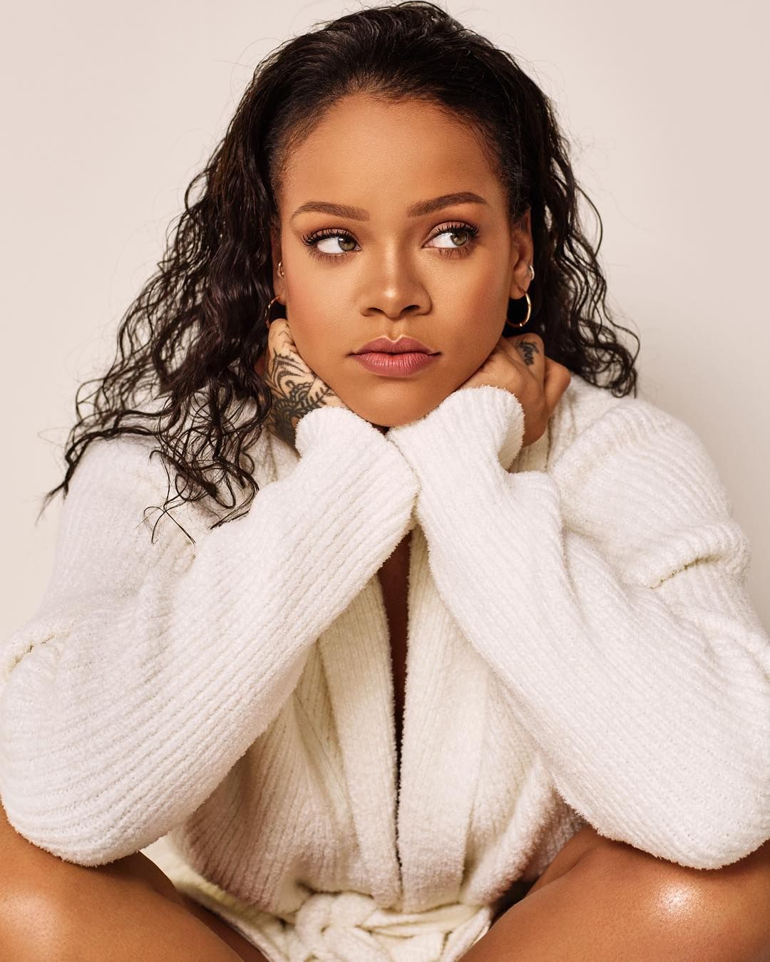 Di luar karier musiknya, Rihanna telah membuat langkah besar bagi wanita baik di bidang mode maupun kecantikan.
