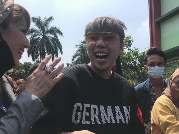 Senyum Semringah Roy Kiyoshi saat Bebas