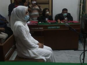 Febi Nur Amelia Terdakwa Kasus Tagih Utang Bu Kombes Divonis Bebas Febi Nur Amelia Terdakwa Kasus Tagih Utang Bu Kombes Divonis Bebas