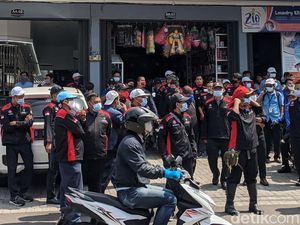 Foto Suasana Persiapan Aksi Tolak Omnibus Law di Tangerang