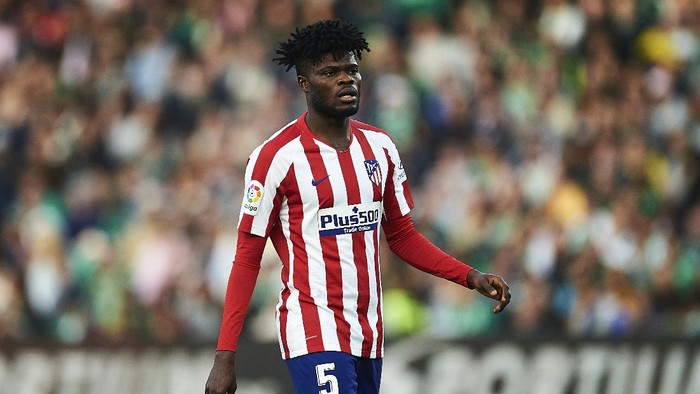 SEVILLE, SPAIN - DECEMBER 22: Thomas Teye Partey of Club Atletico de Madrid looks on during the Liga match between Real Betis Balompie and Club Atletico de Madrid at Estadio Benito Villamarin on December 22, 2019 in Seville, Spain. (Photo by Aitor Alcalde/Getty Images)