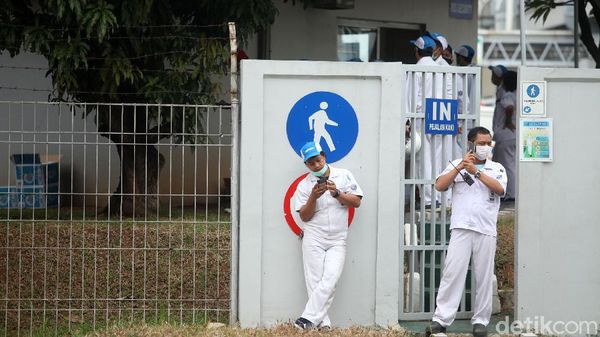 Tolak Omnibus Law, Buruh di Cikarang Mogok Kerja