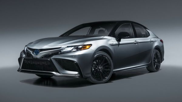 Toyota Camry Terbaru Makin Ganteng, Ini Tampangnya