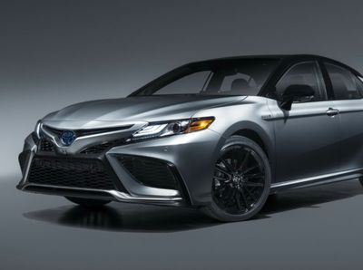 Toyota Camry Terbaru Makin Ganteng, Ini Tampangnya