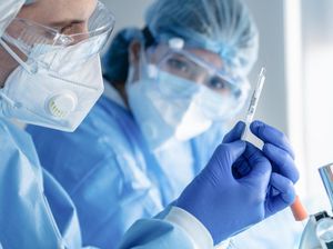 Fenomena ADE Tak Ada di Vaksin COVID-19, Guru Besar Unpad Ingatkan Waspada