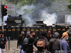 Demo Omnibus Law Berujung Ricuh: dari Bandung hingga Lampung