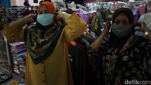 Asyik! Pedagang dan Pengunjung Pasar Beringharjo Dapat Masker Gratis
