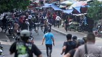 Foto: Pelajar Bentrok dengan Polisi di Palmerah