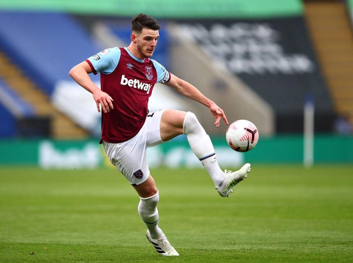 LEICESTER, ENGLAND - OCTOBER 04: Declan Rice of West Ham United  during the Premier League match between Leicester City and West Ham United at The King Power Stadium on October 04, 2020 in Leicester, England. Sporting stadiums around the UK remain under strict restrictions due to the Coronavirus Pandemic as Government social distancing laws prohibit fans inside venues resulting in games being played behind closed doors. (Photo by Marc Atkins/Getty Images)
