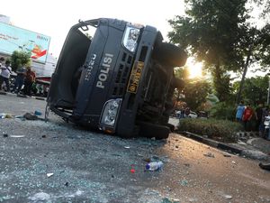 Cerita Demonstran: Rusak Mobil Polisi Berujung Tersangka