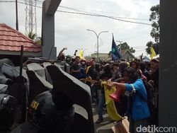 Demo Tolak Omnibus Law di Parepare Sulsel Ricuh, Ada Peserta Dilarikan ke RS