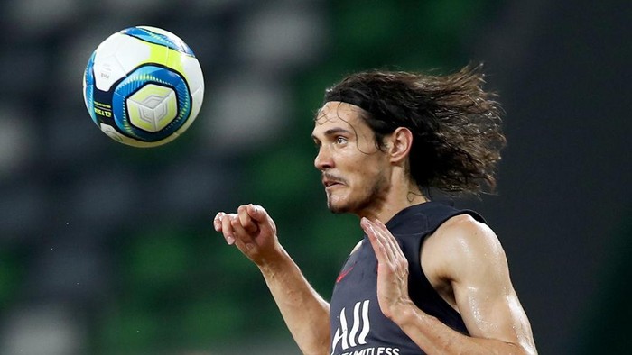 SUZHOU, CHINA - JULY 29:  Edison Cavani of Paris Saint-Germain in action during the  training session at Suzhou Olympic Sports Center Stadium one day before their match against Paris Saint Germain for the International Super Cup in Suzhou, Jiangsu province on July 29, 2019 in Suzhou, China.  (Photo by Lintao Zhang/Getty Images)