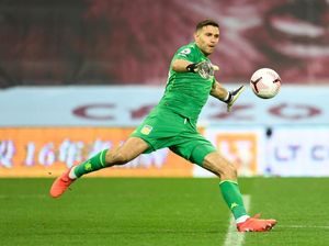 Emiliano Martinez Curhat, Dulu Gabung Arsenal demi Uang