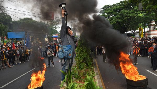 Foto Gelombang Penolakan Omnibus Law UU Ciptaker di Berbagai Daerah