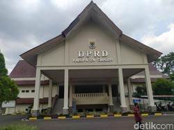 Sopir Sekretaris DPRD Cianjur Positif COVID-19, 8 Orang Kontak Erat Diswab